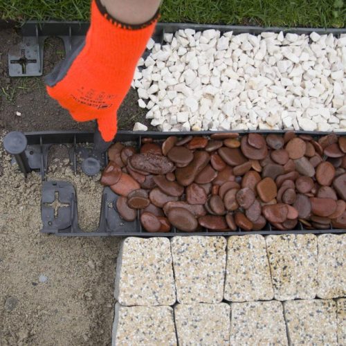 Fekete színű kerti szegély 0,8 m*60 mm