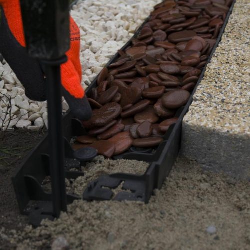 Fekete színű kerti szegély 1 m*60 mm